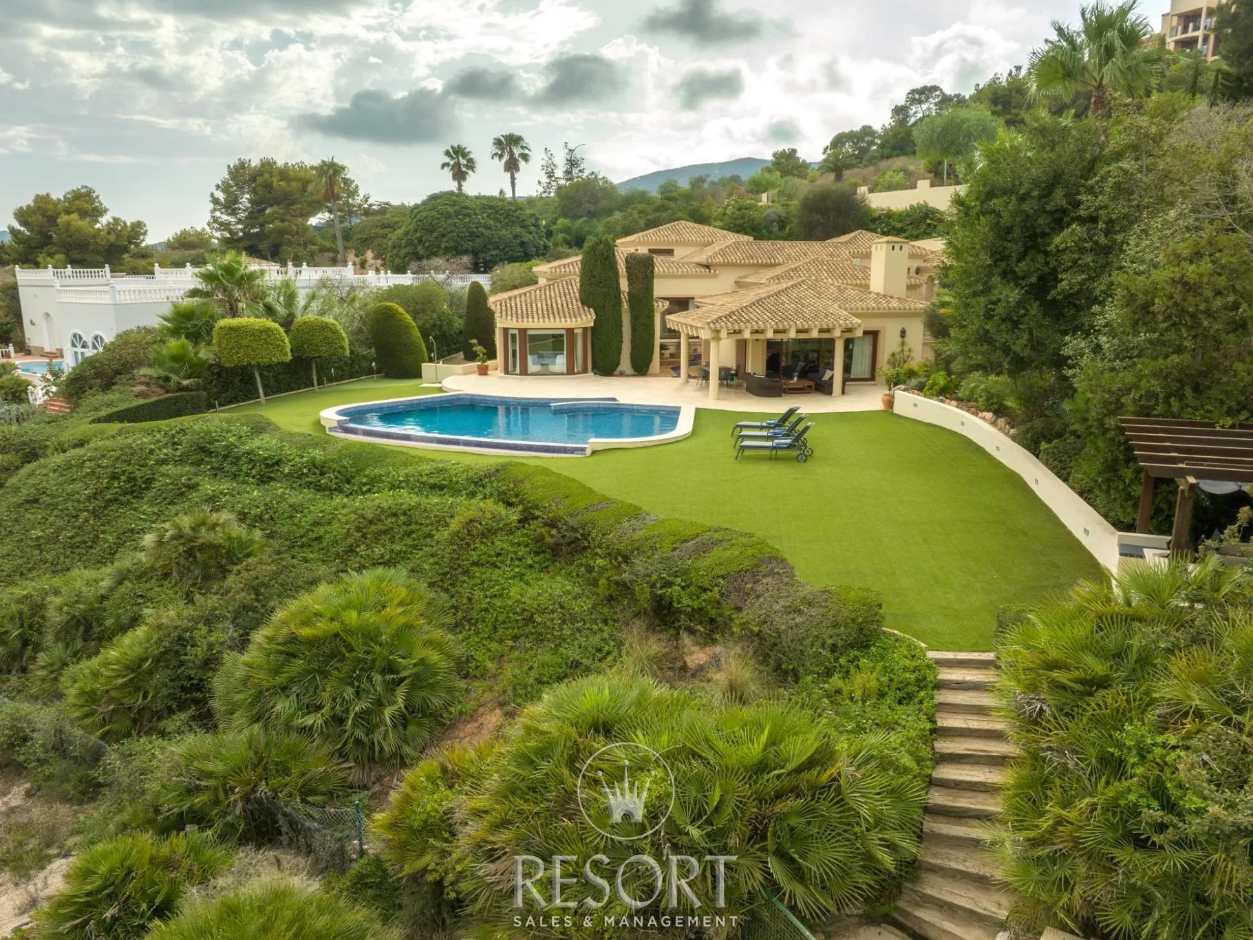 Villa 7 for sale 650d8af409a45