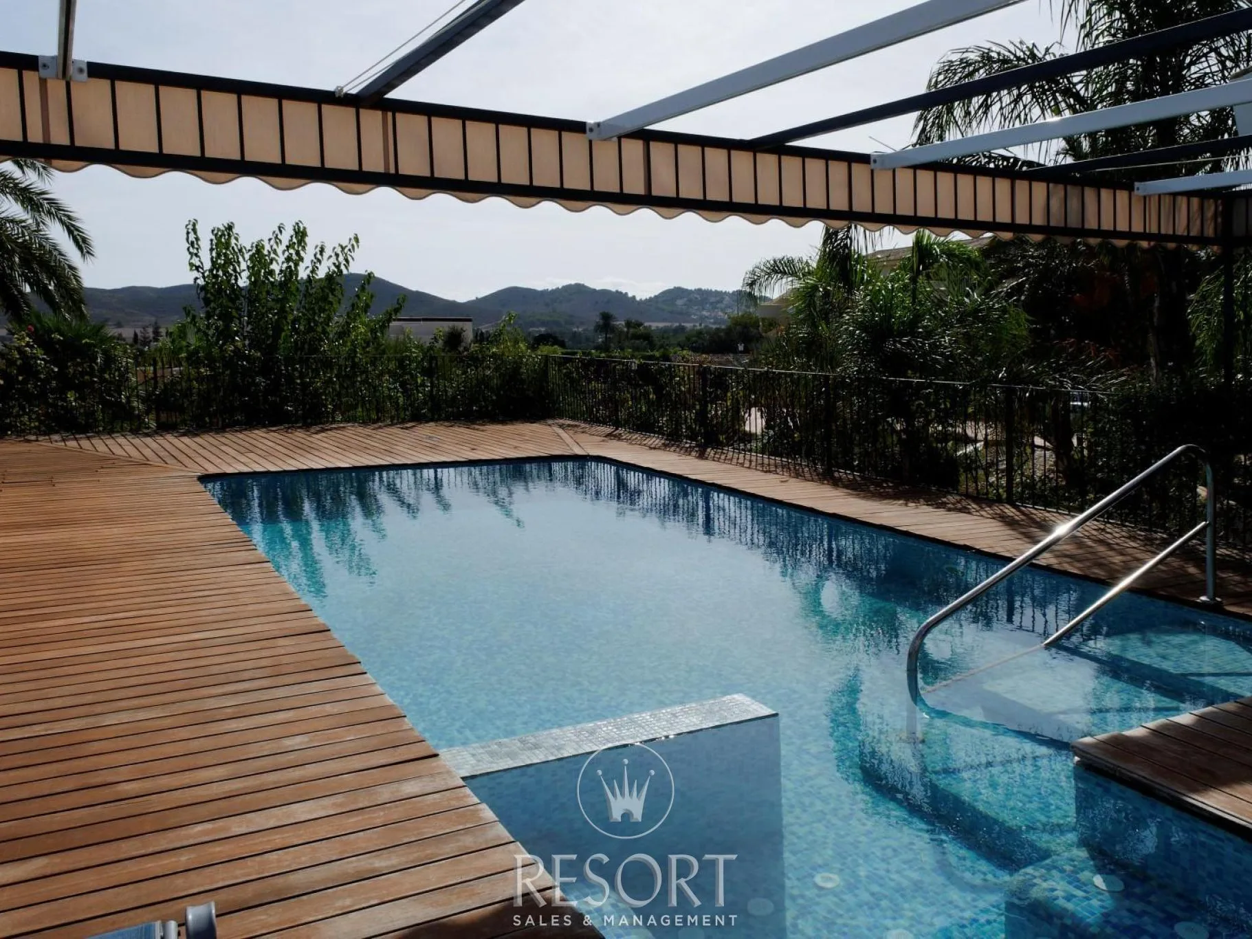 Villa laguna for sale 64a54afeae573