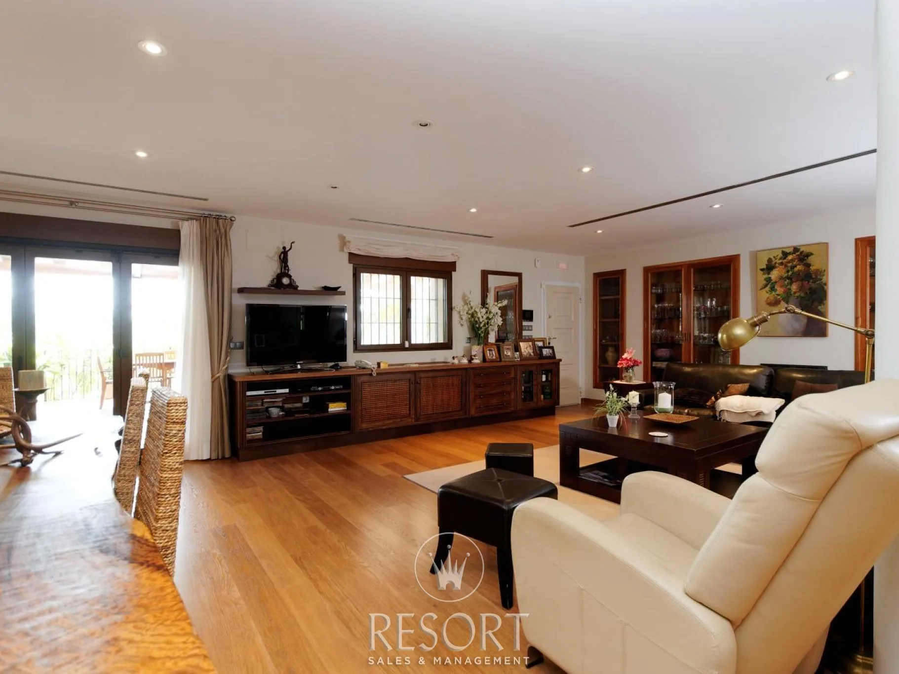 Villa laguna for sale 64a54b0552e78