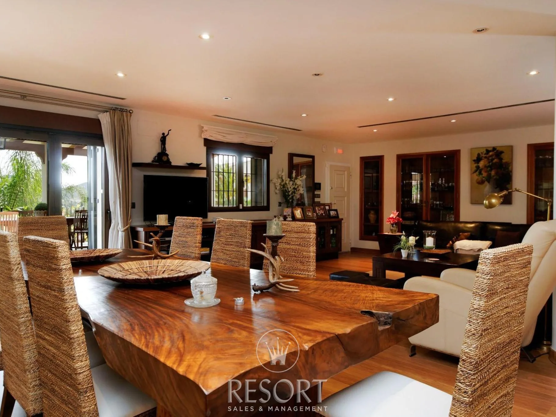 Villa laguna for sale 64a54b6e37bfa