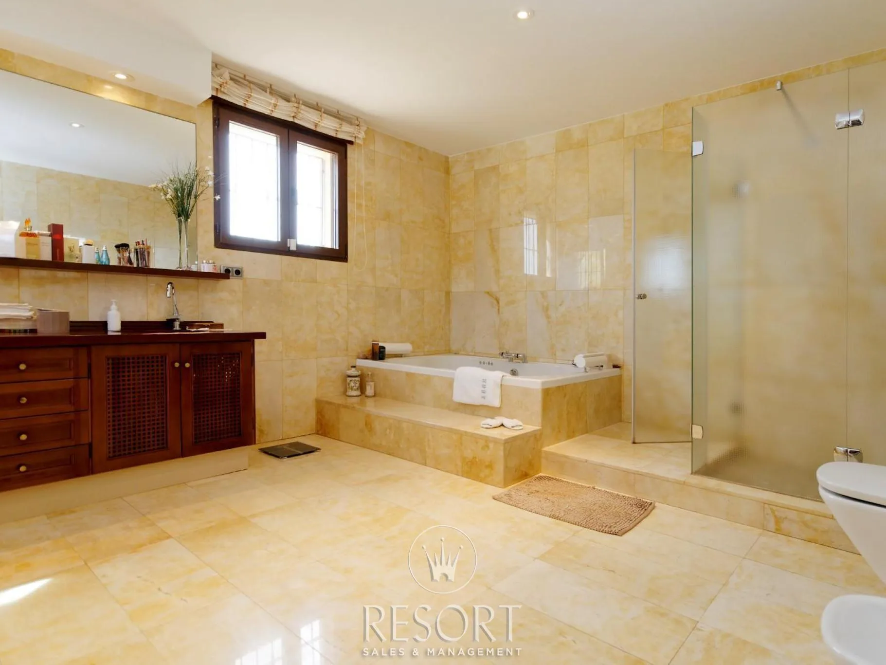 Villa laguna for sale 64a54b71b453d
