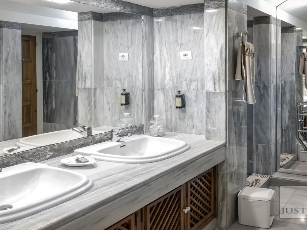 La Quinta Bathroom 1938x1000 mtime20180503153728