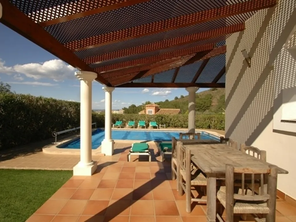 LB28 COVERED PATIO mtime20190109094932