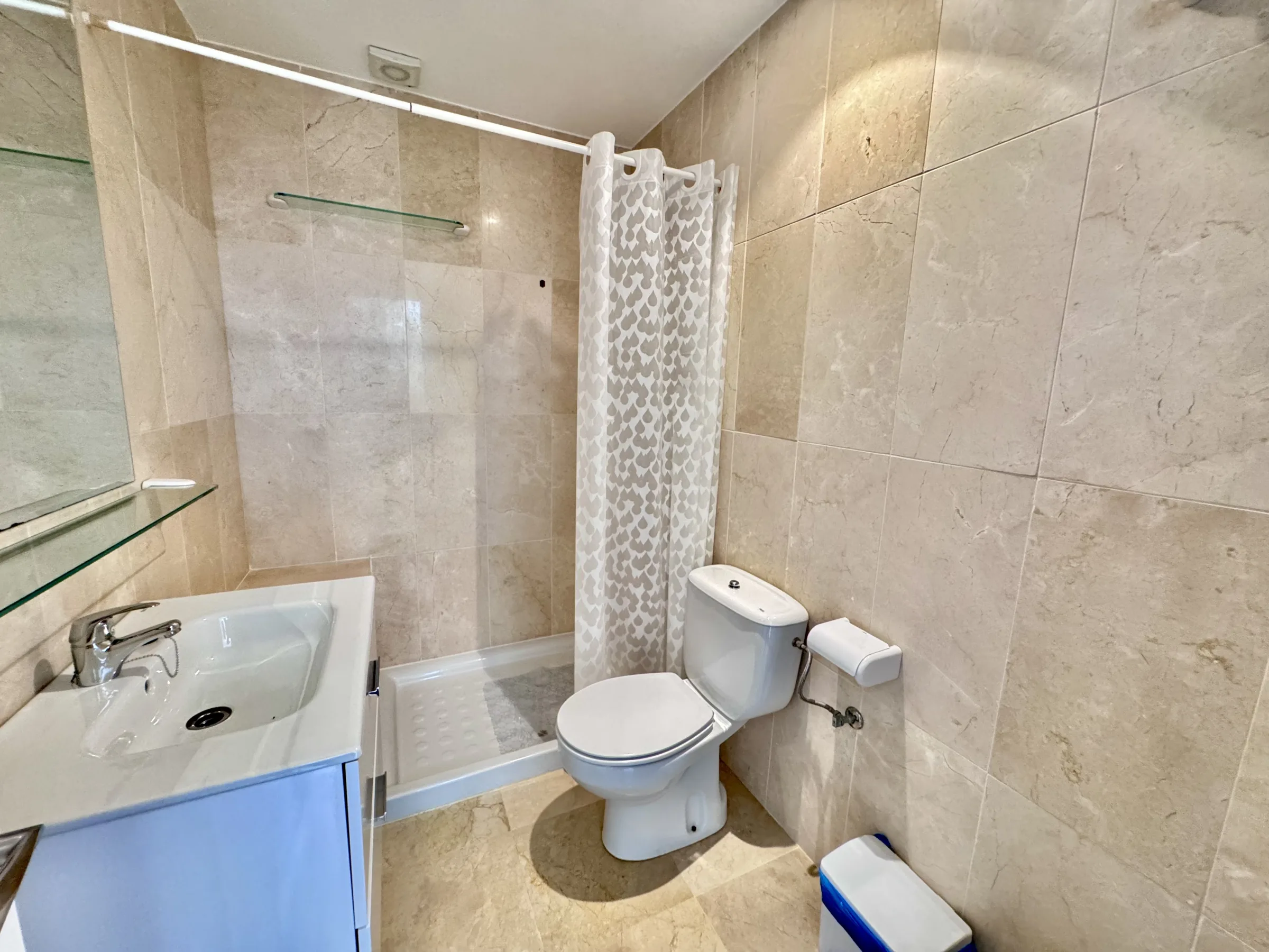 LB5 Bathroom 1