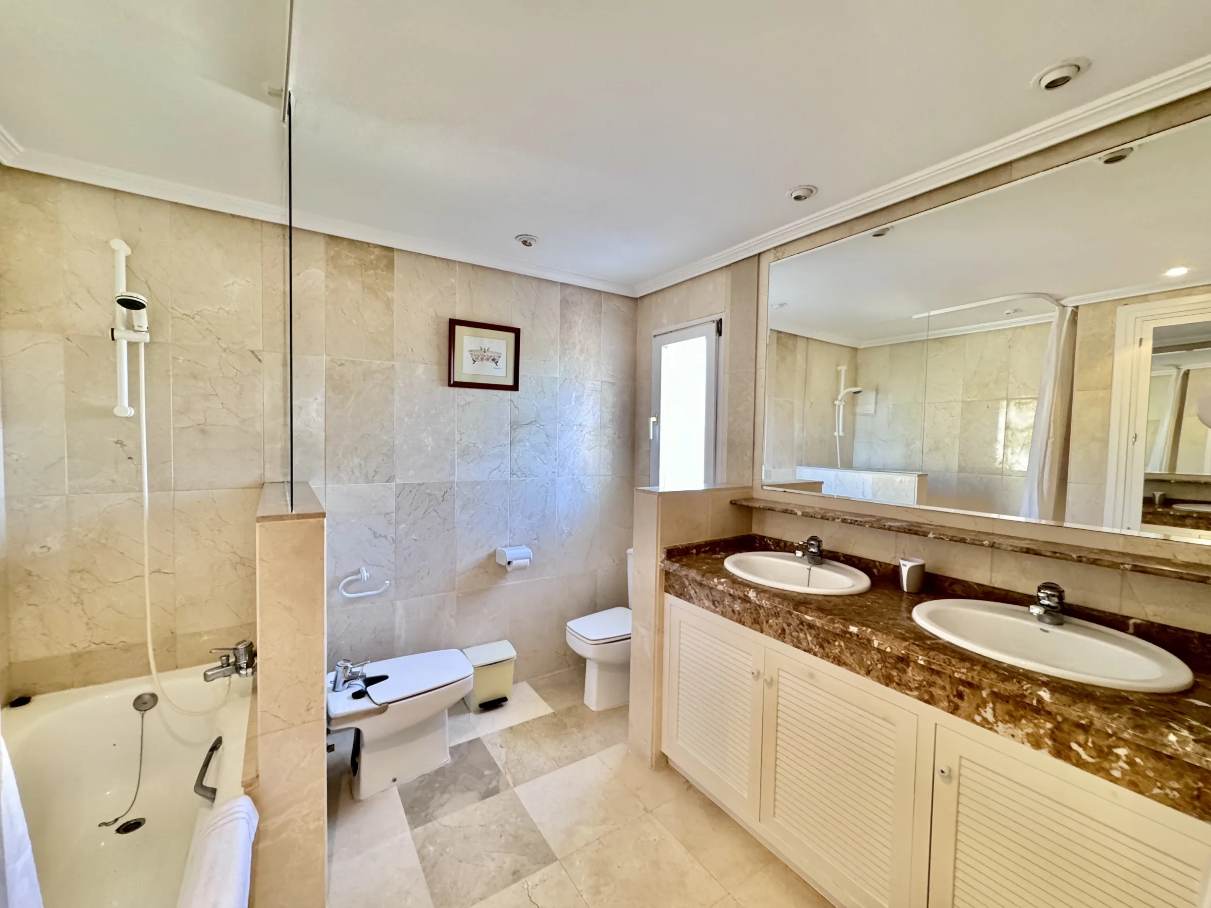 LB5 Bathroom 2