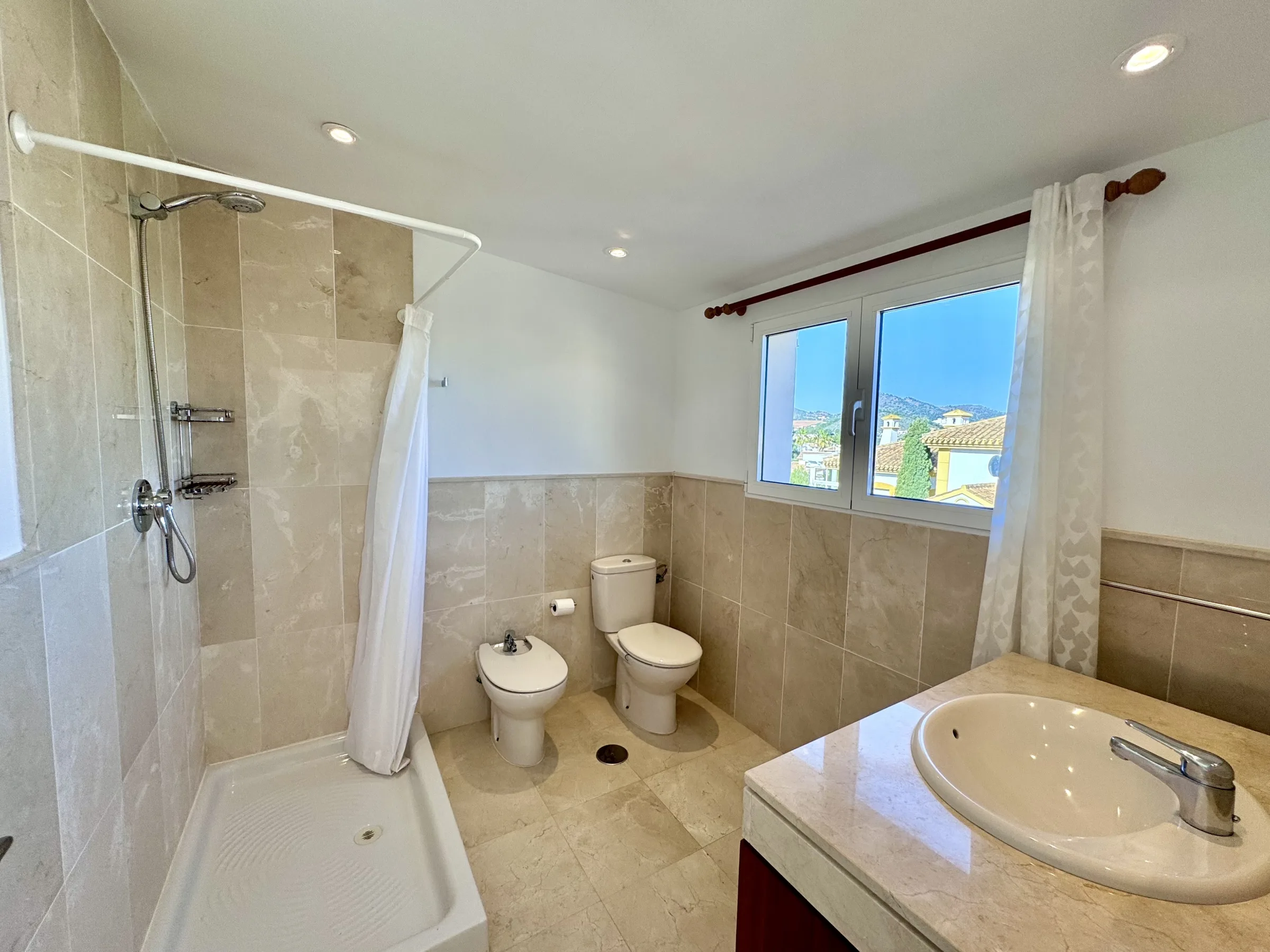 LB5 Bathroom 3