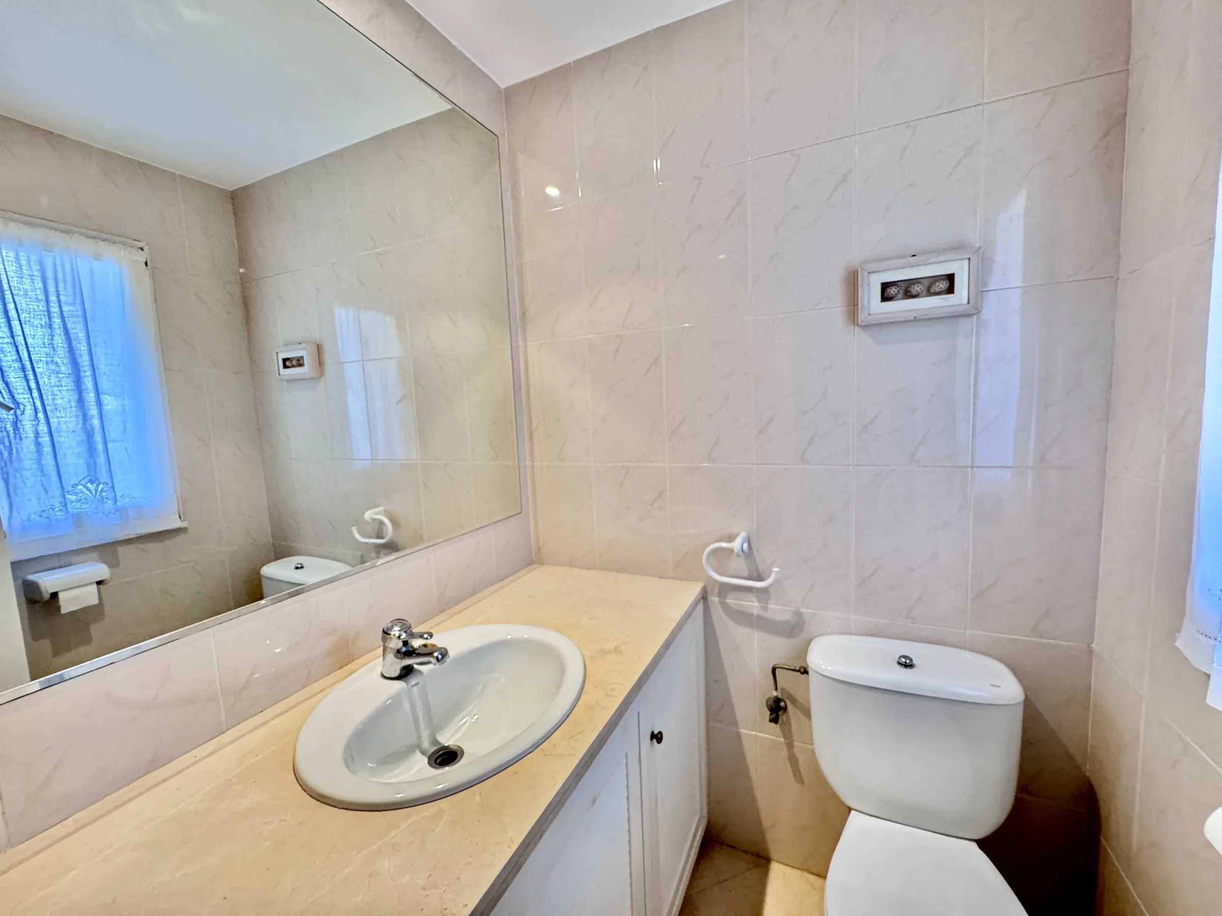 LB5 Cloakroom