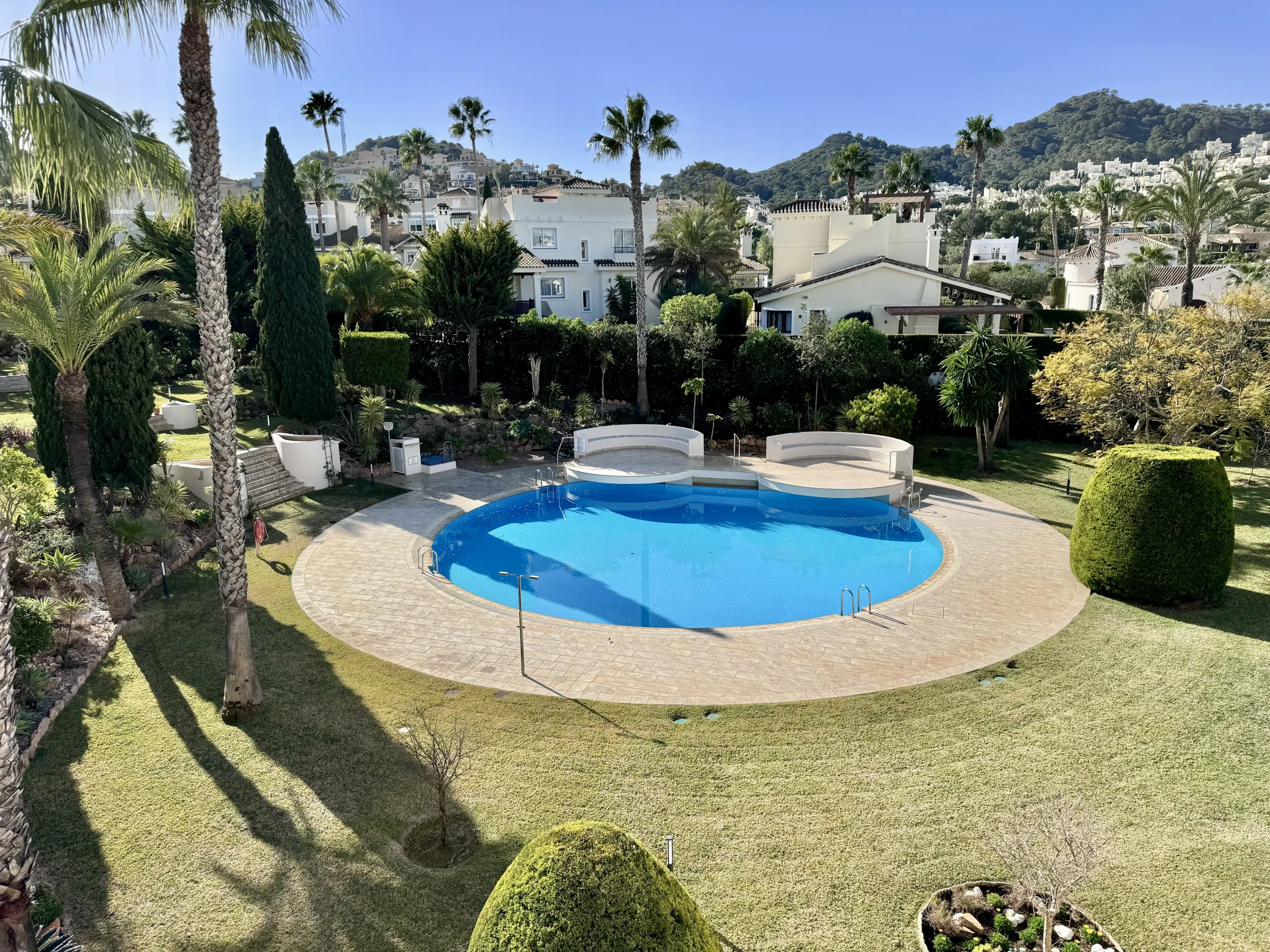 LB5 Pool andn gardens