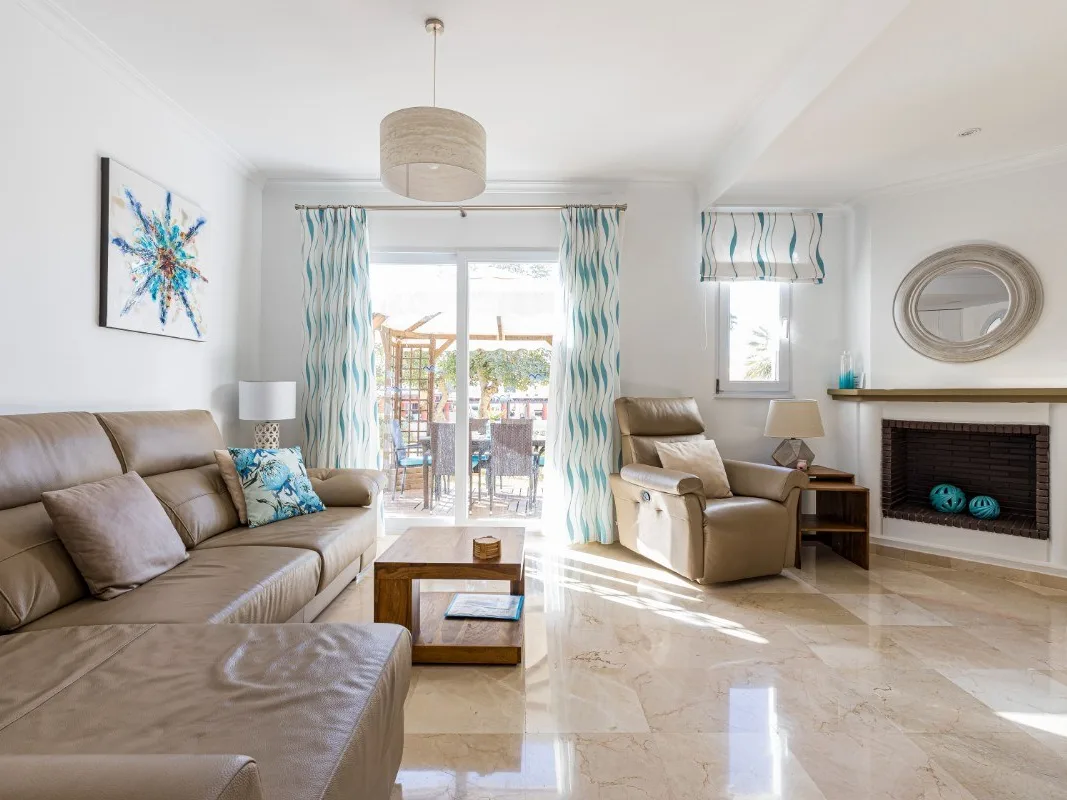 20 Living Room LB70