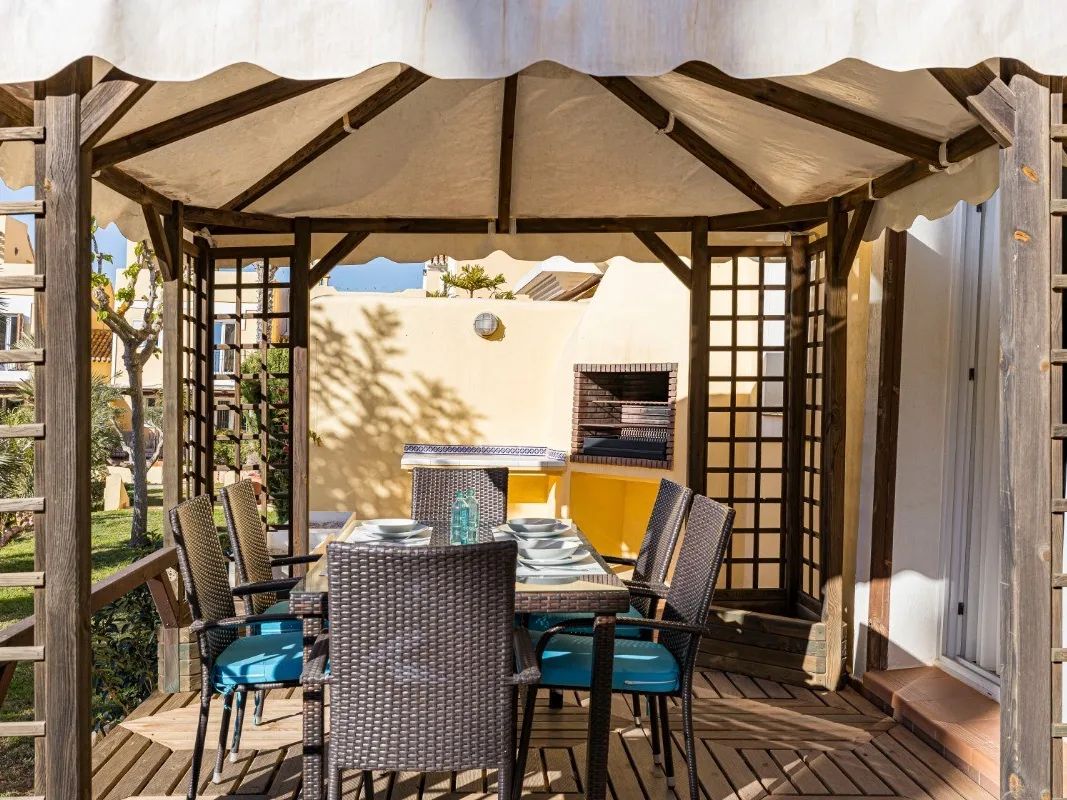 24 Garden Terrace with BBQ LB70
