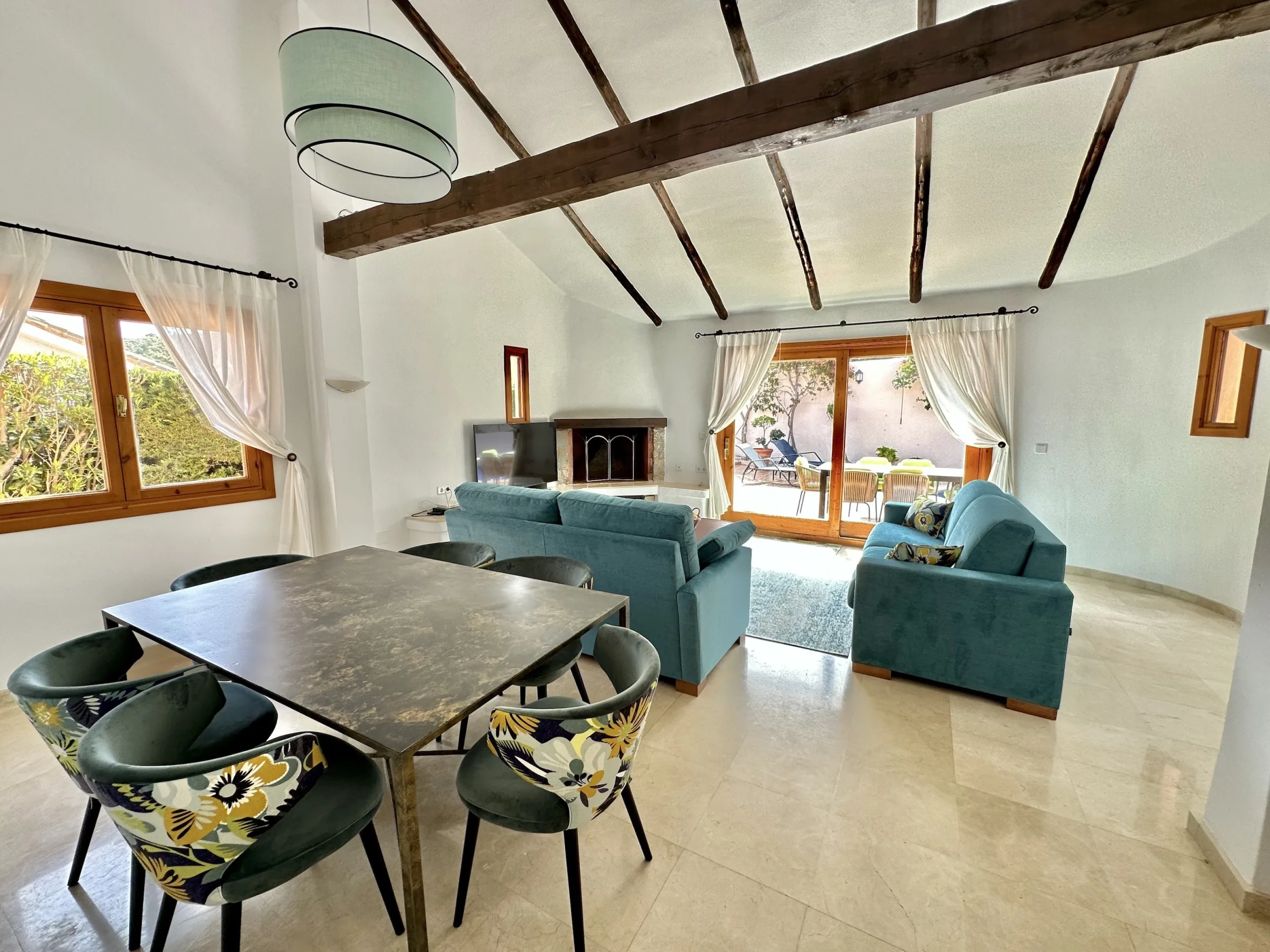 LH4 Dining Lounge 2 mtime20230411143329