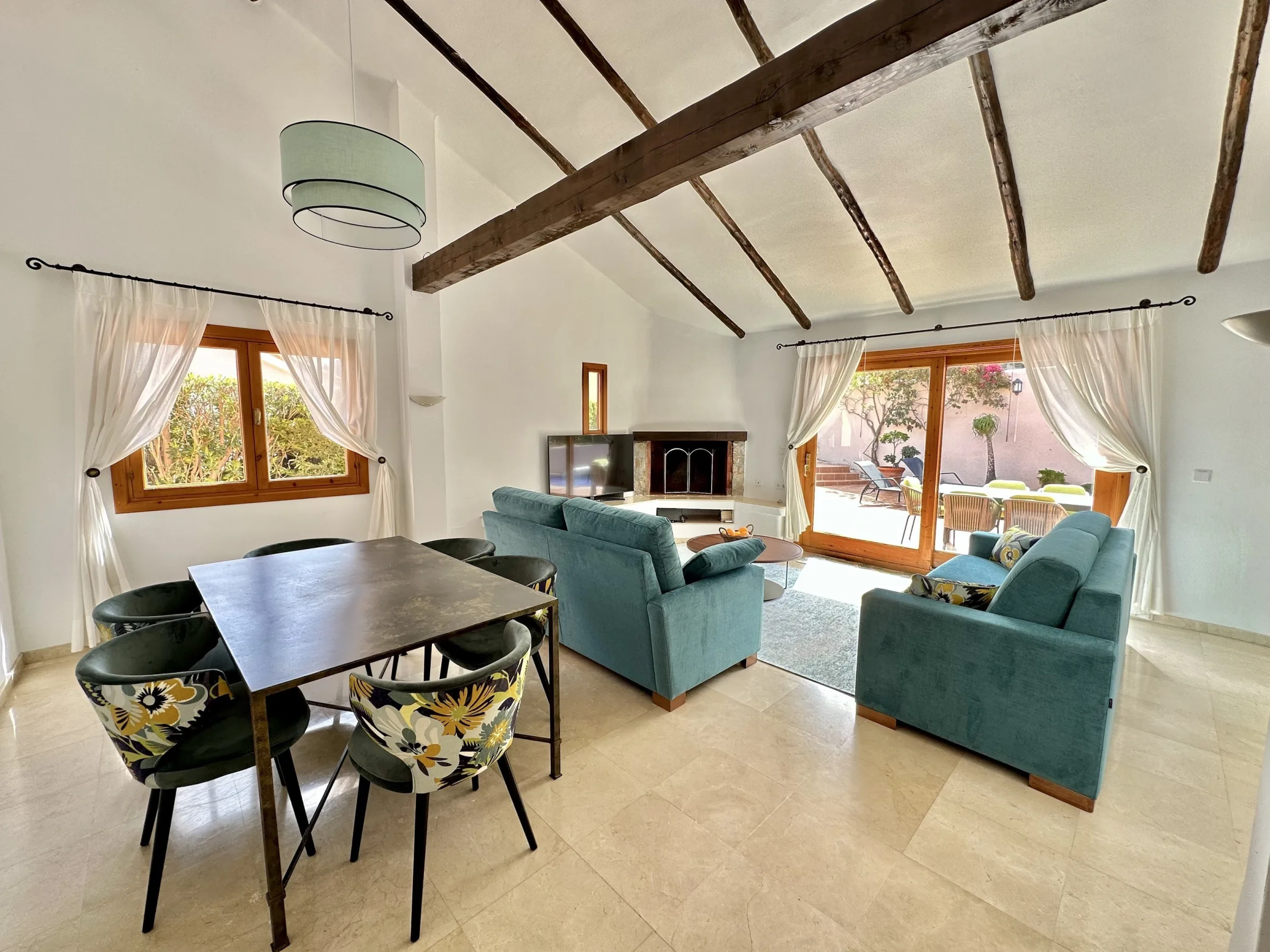 LH4 Dining Lounge mtime20230411143335