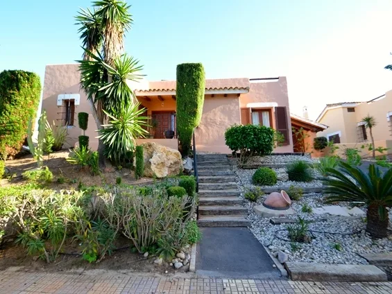 LH4 Front of Villa mtime20190220091527