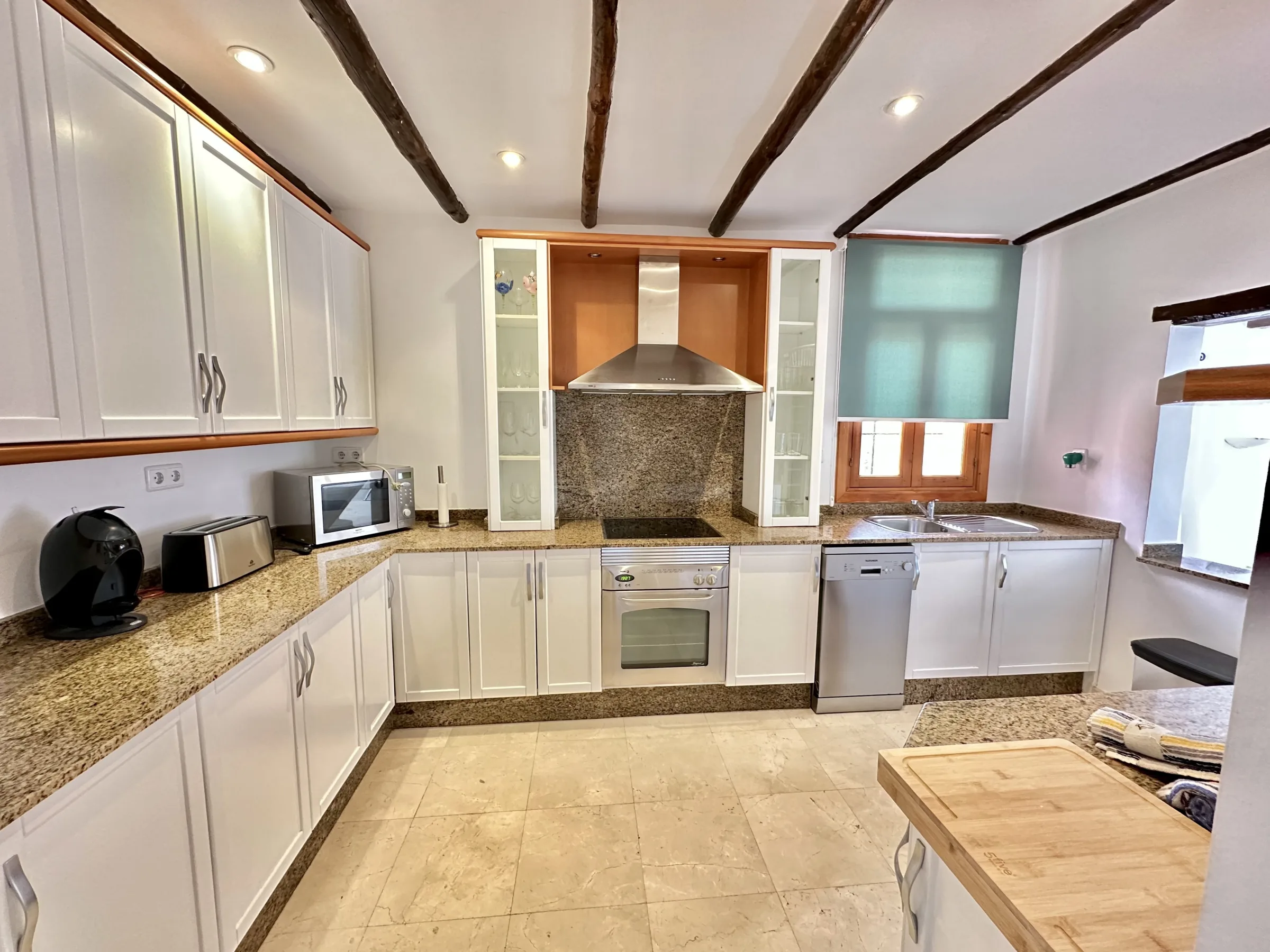 LH4 Kitchen 1 mtime20230411143340