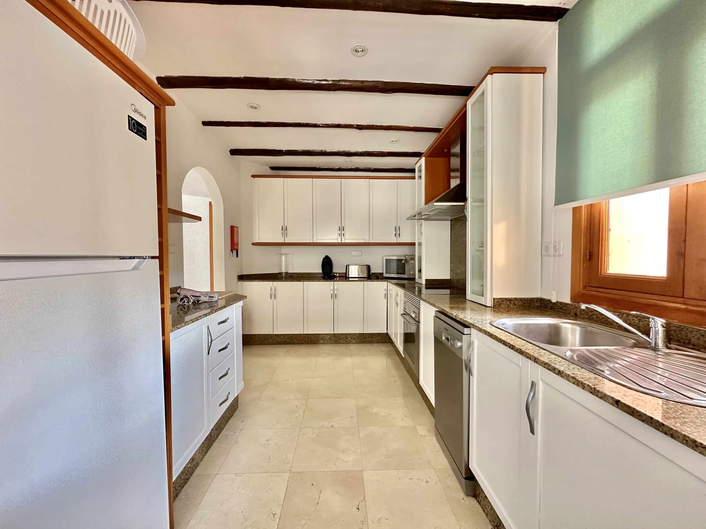 LH4 Kitchen 2 mtime20230411143342