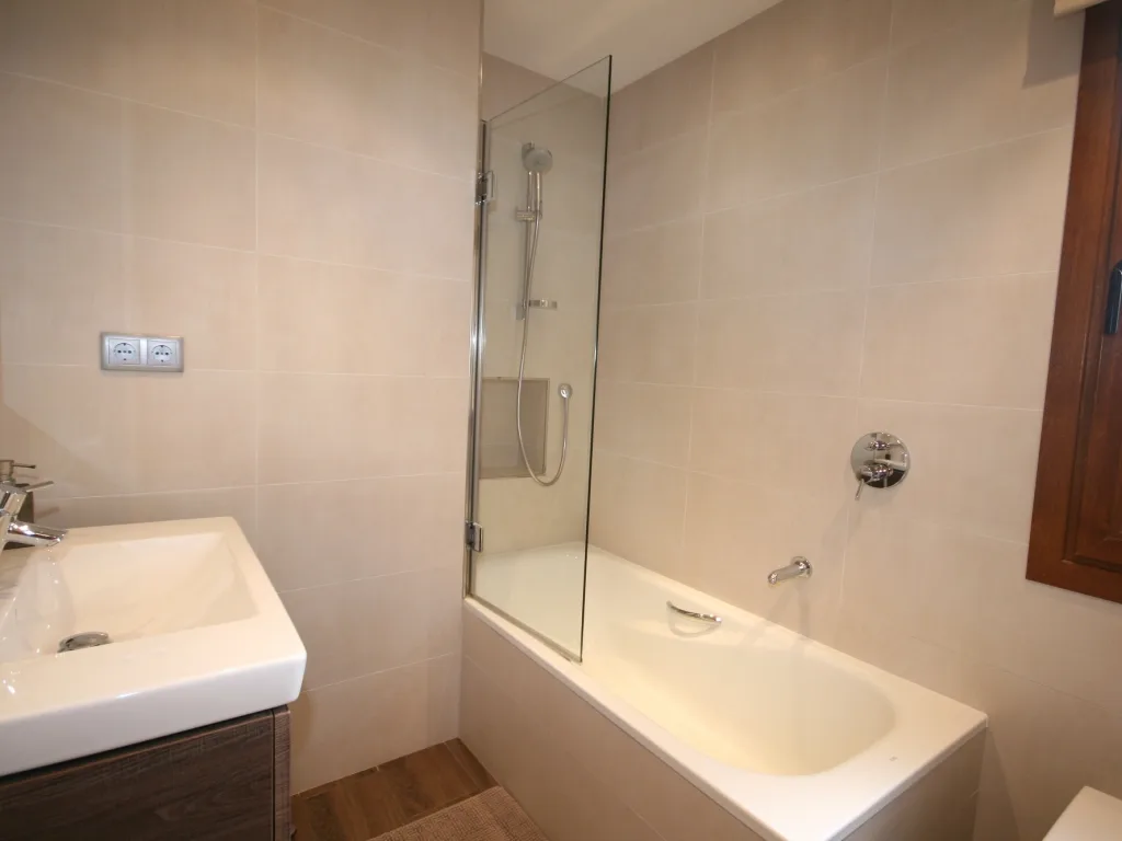 LH12 Bathroom mtime20190111120908