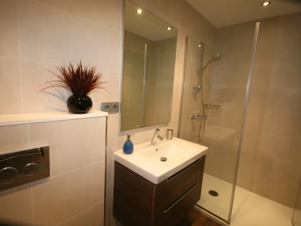 LH12 Ensuite to Bed 3 mtime20190111120934