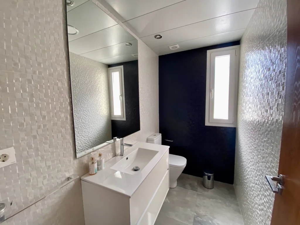 MIM18 Cloakroom Large mtime20220311150648