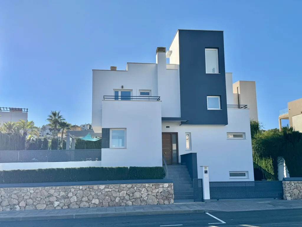 MIM18 villa front 2 2024