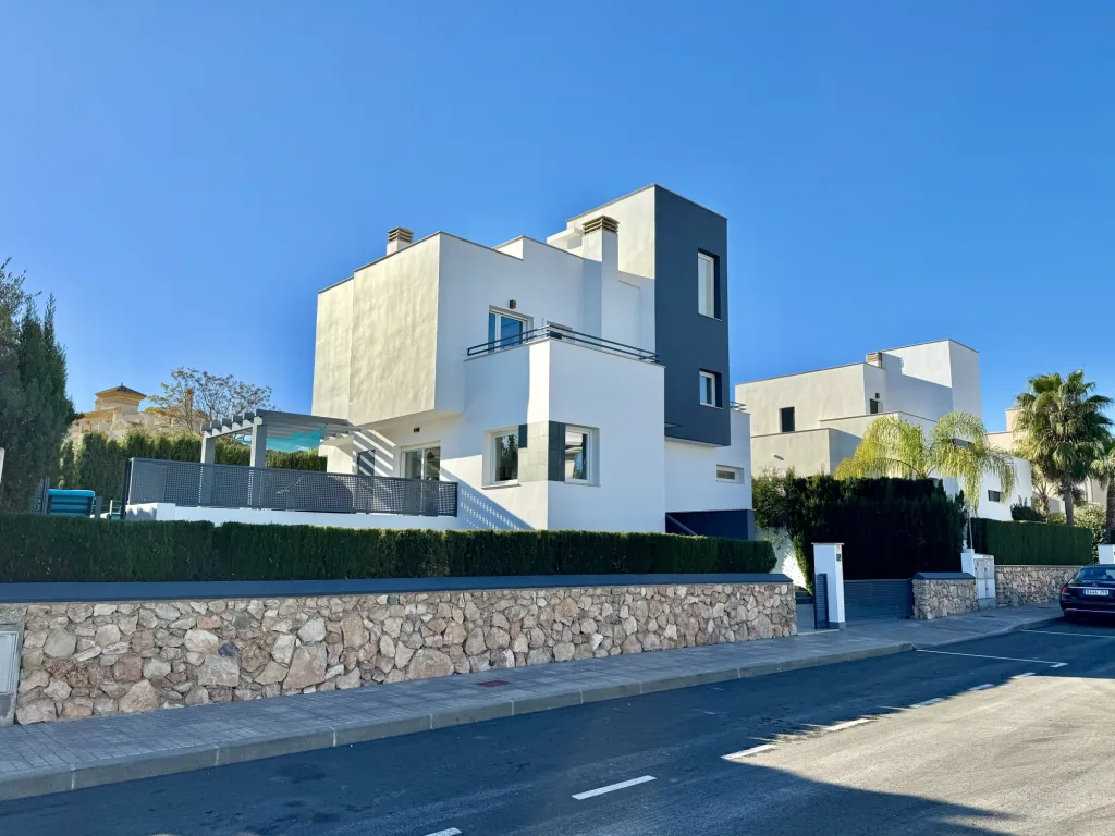 MIM18 villa 2024