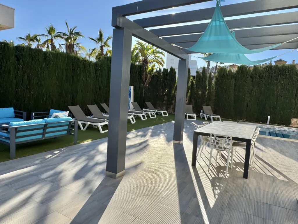 MIM18 terrace sunbathing 2024