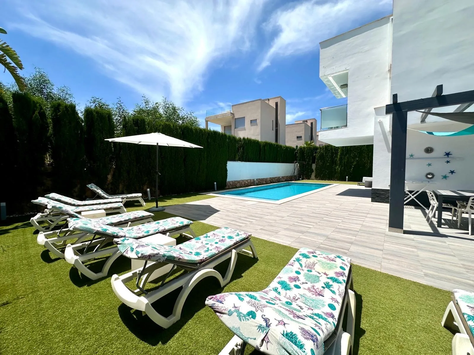 MIM18 Sunbathing and Pool a