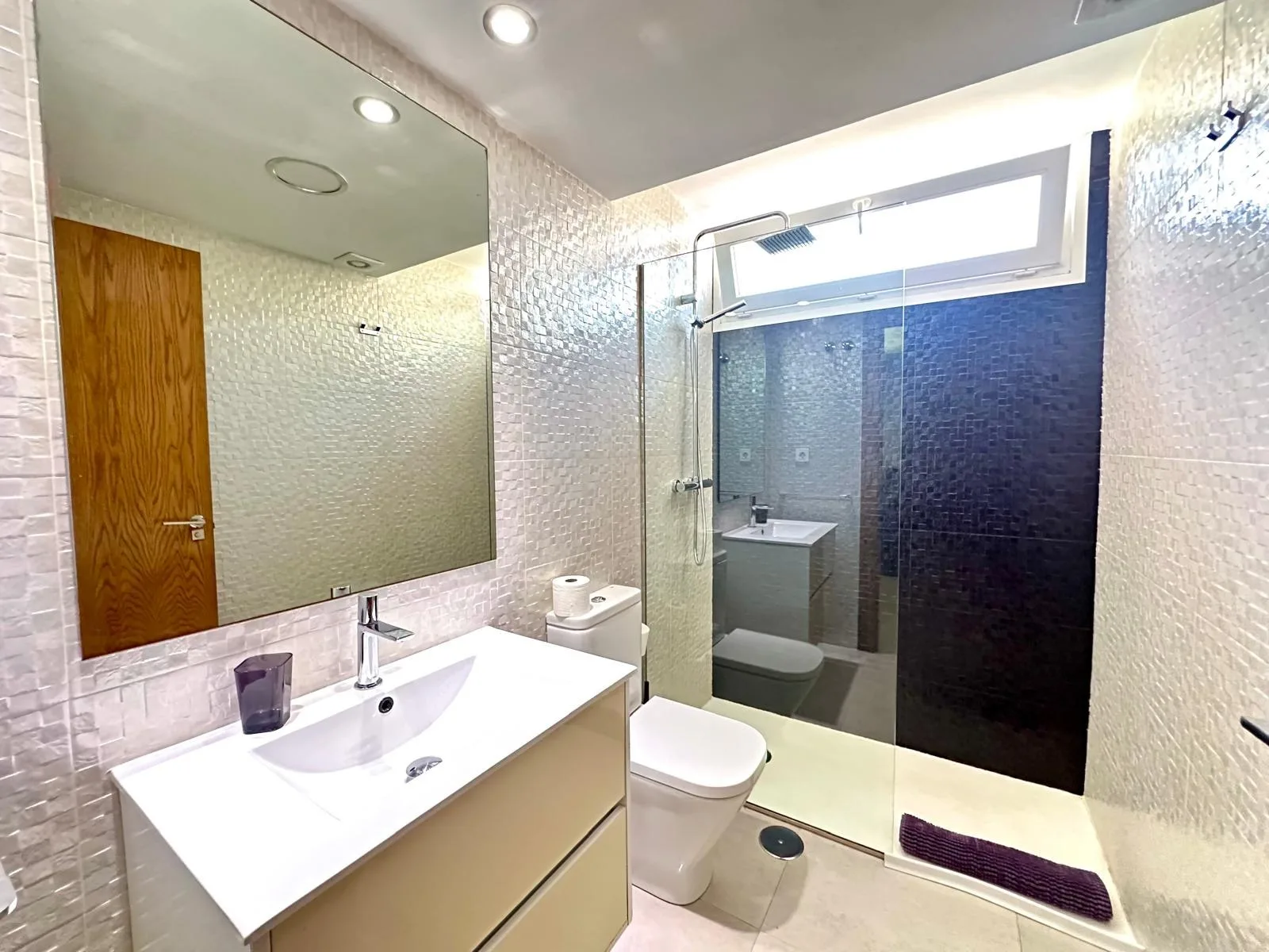 MIM18 Bathroom 3 a
