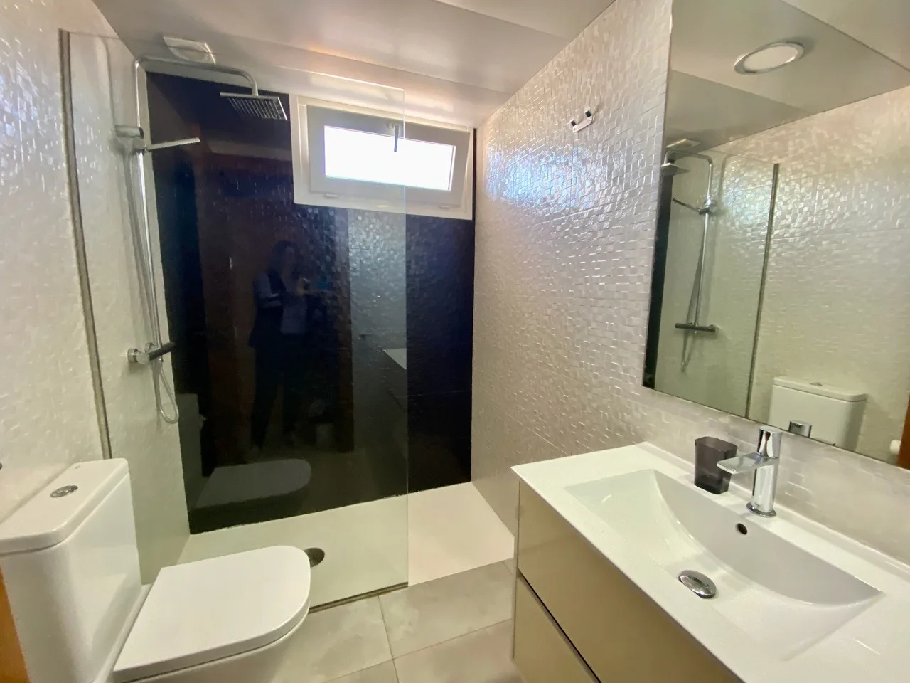 MIM18 Bathroom 2 Large mtime20220311150613