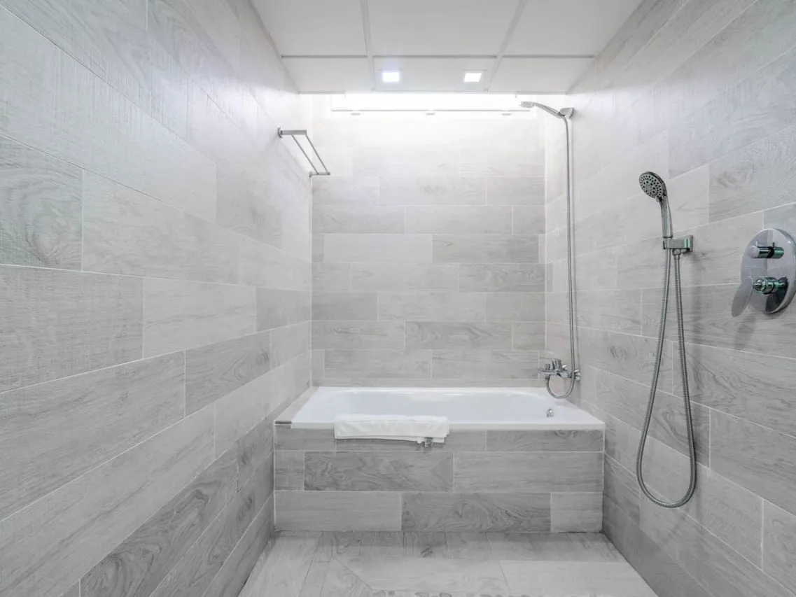 MIM19 Bathroom 5