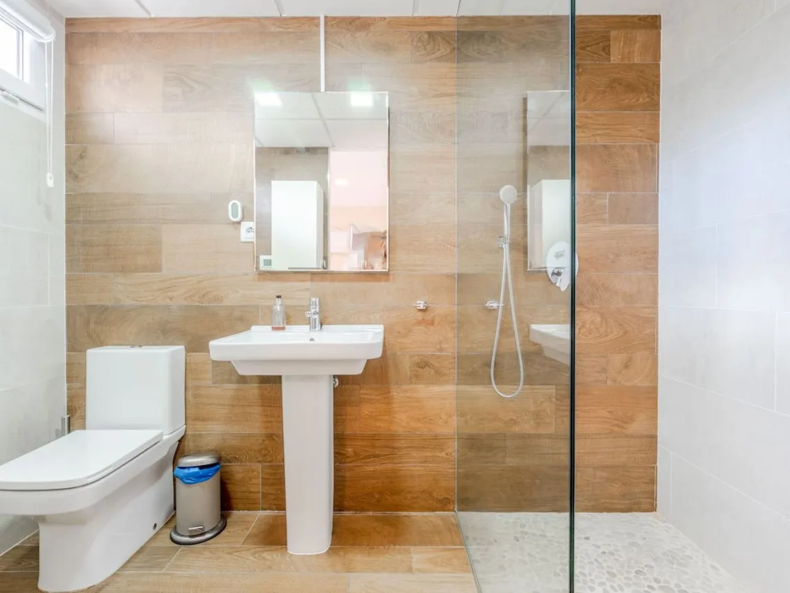 MIM19 Bathroom 4