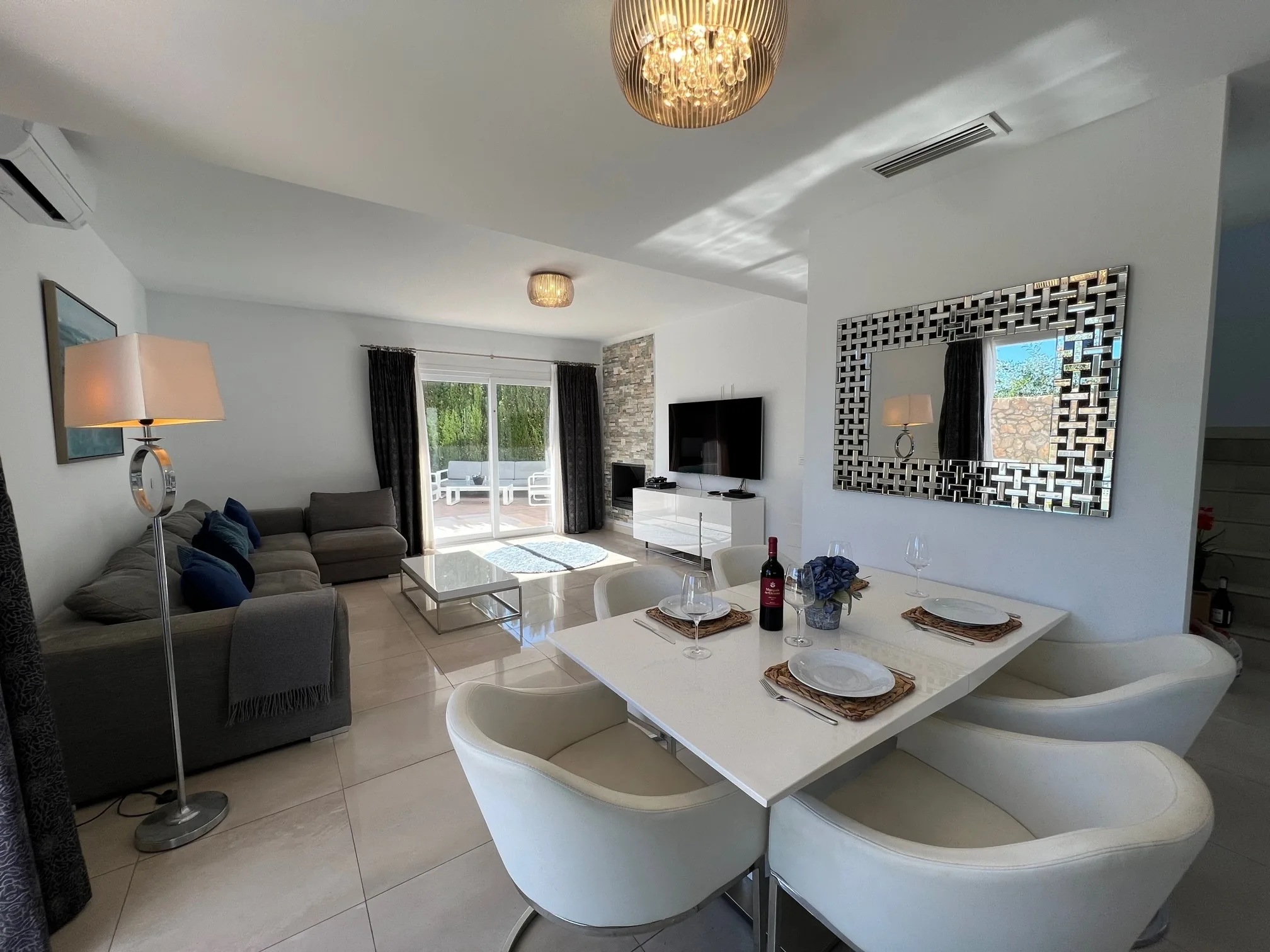 Dining room and lounge mtime20221201134704