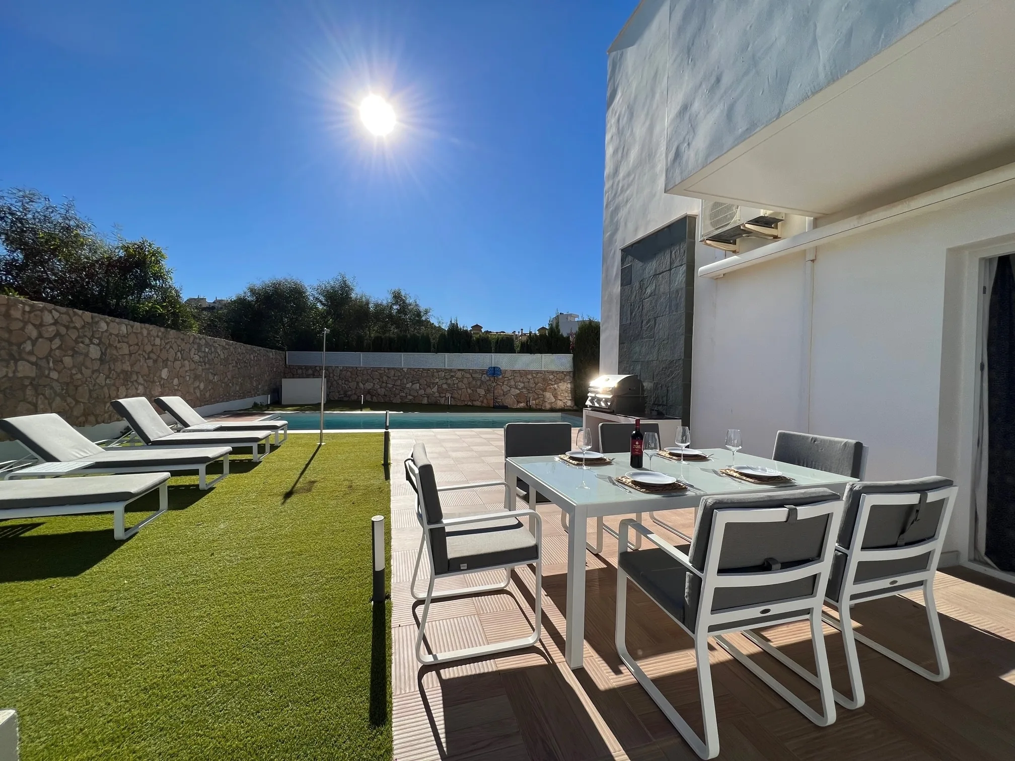 Side terrace 2 mtime20221201134724