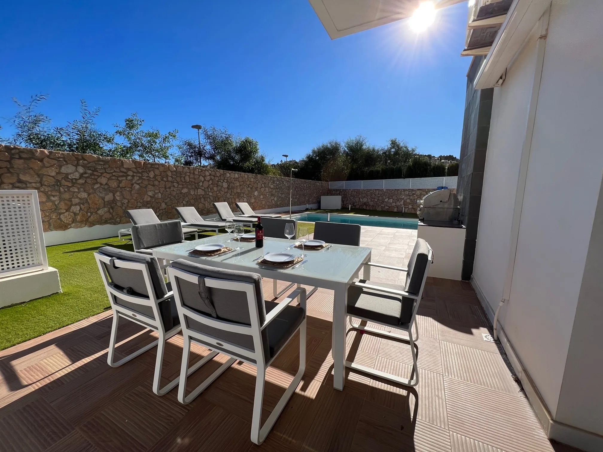 Side terrace mtime20221201134727
