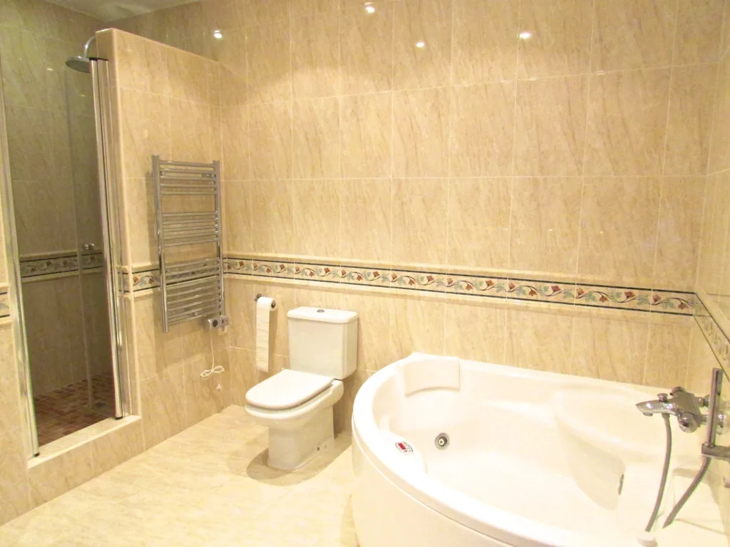 LP12 Bath 1 mtime20220802113915