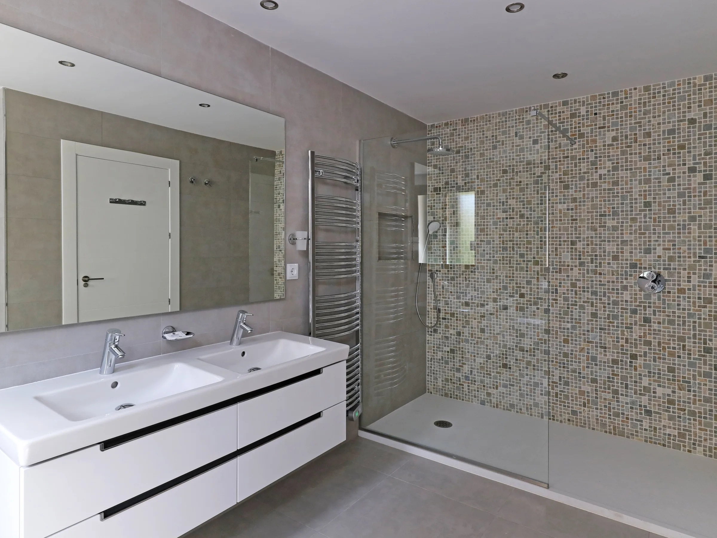 LT3 Bath 1