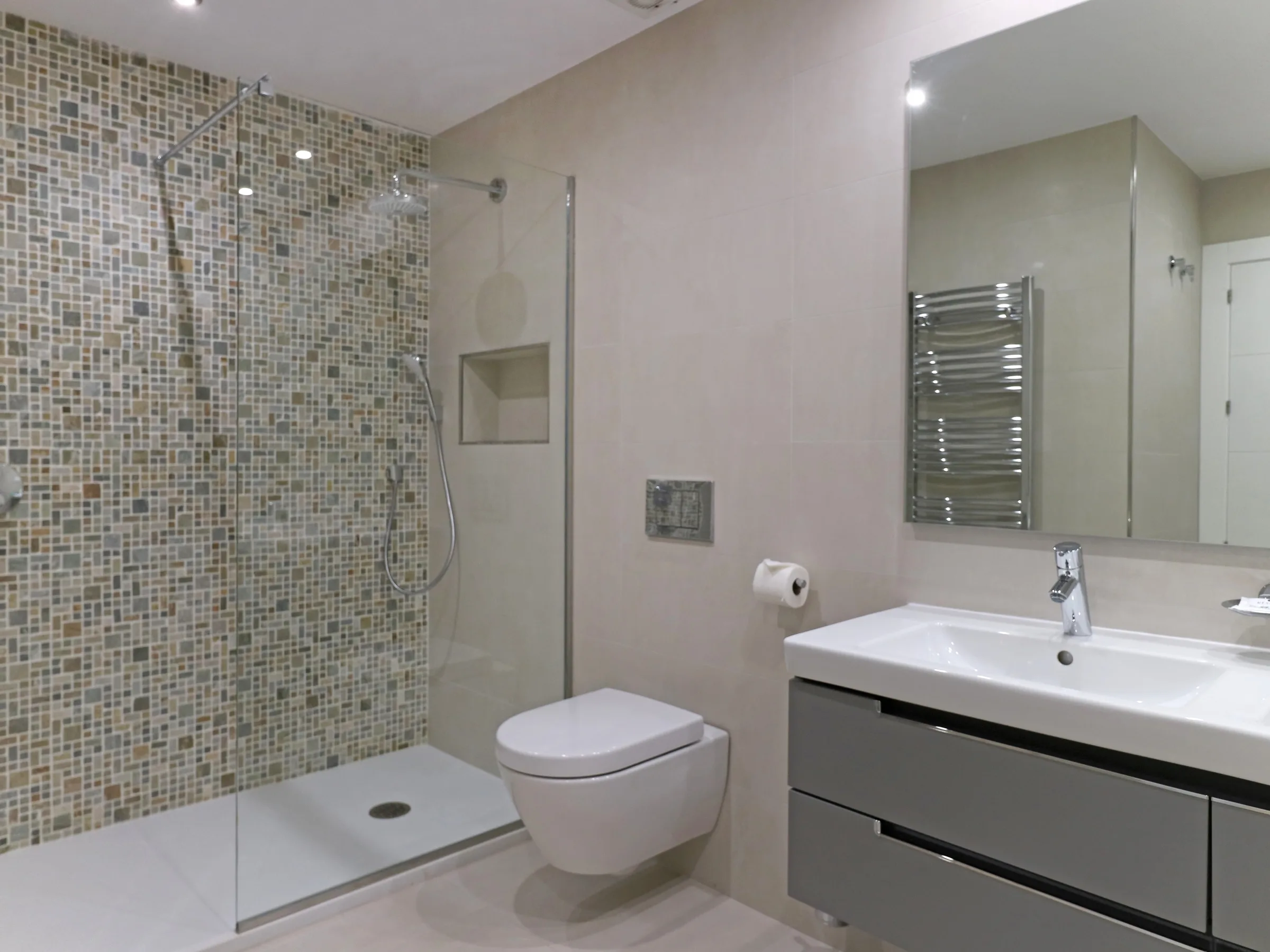 LT3 Bath 2
