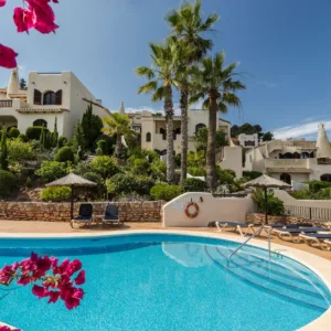 Villas with Shared Pools