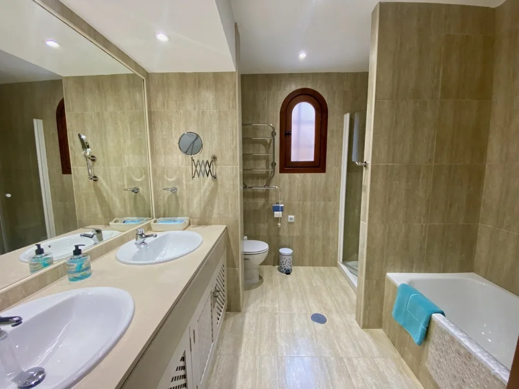 LA85 Bathroom 1 Large mtime20220316133507