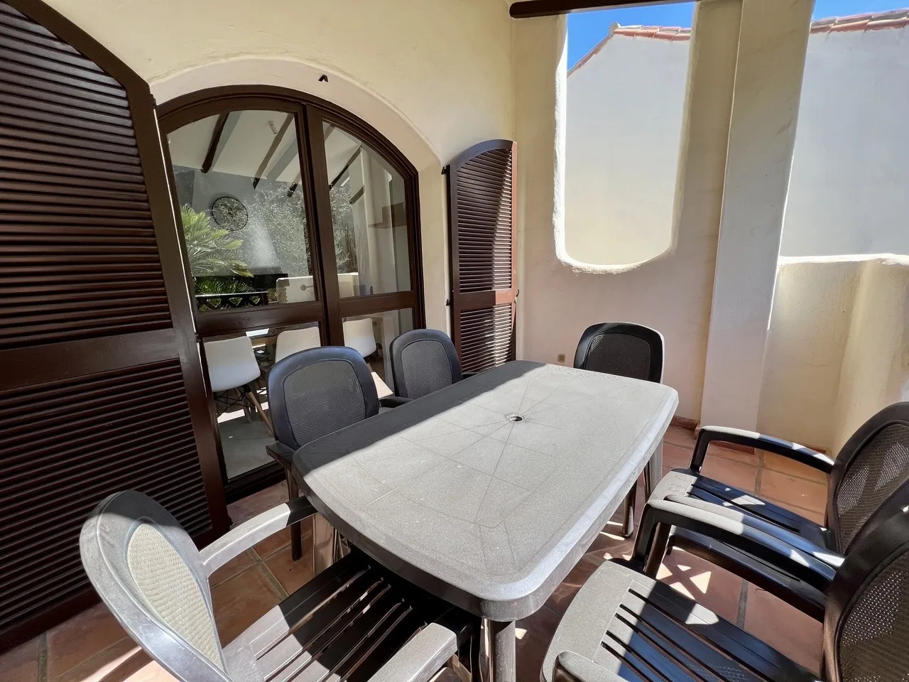 LA85 front terrace Large mtime20220316133541