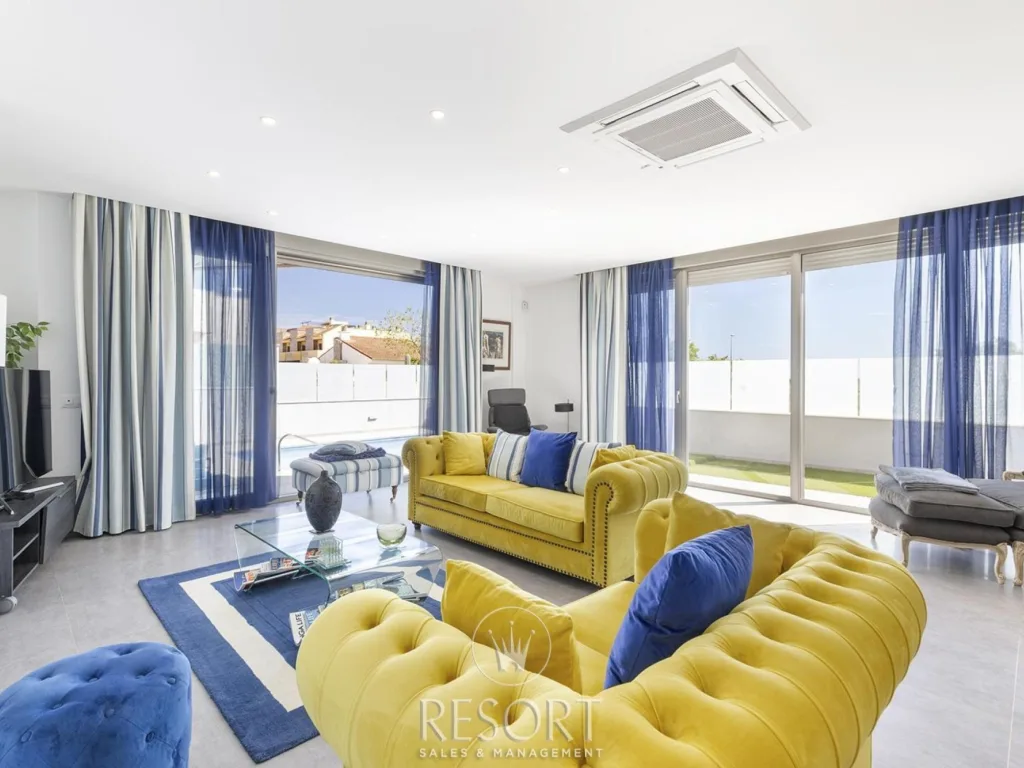 Los belones villa for sale 680a5321b0f38