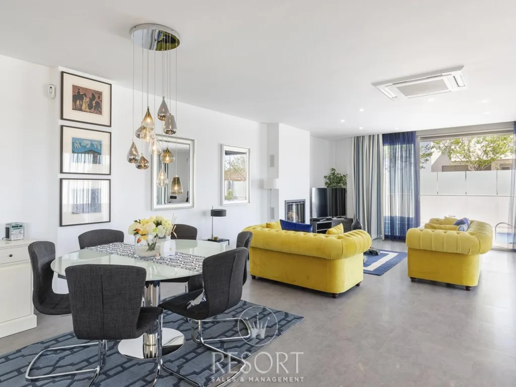 Los belones villa for sale 680a53228b73b