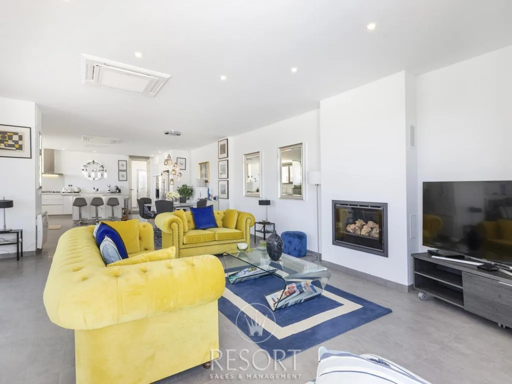 Los belones villa for sale 680a532354e72