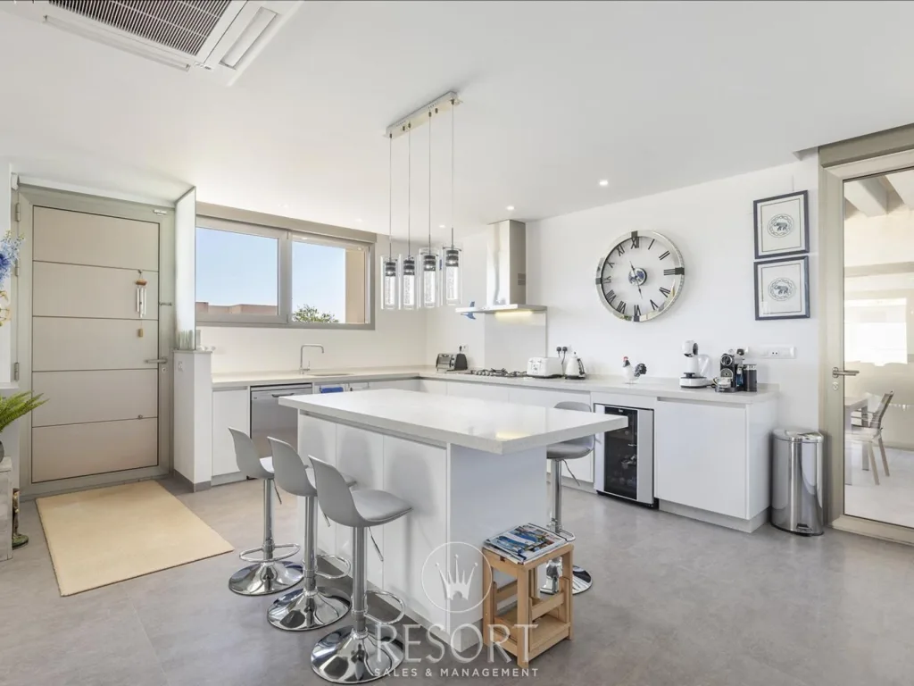 Los belones villa for sale 680a532809bf8