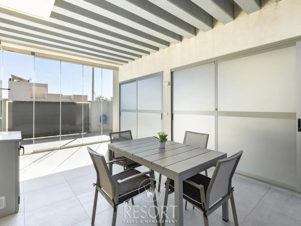 Los belones villa for sale 680a5372390b4