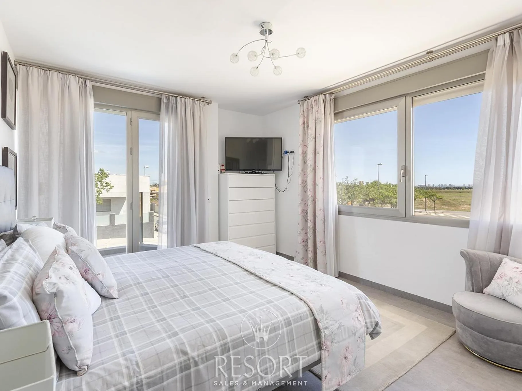 Los belones villa for sale 680a532b8f154