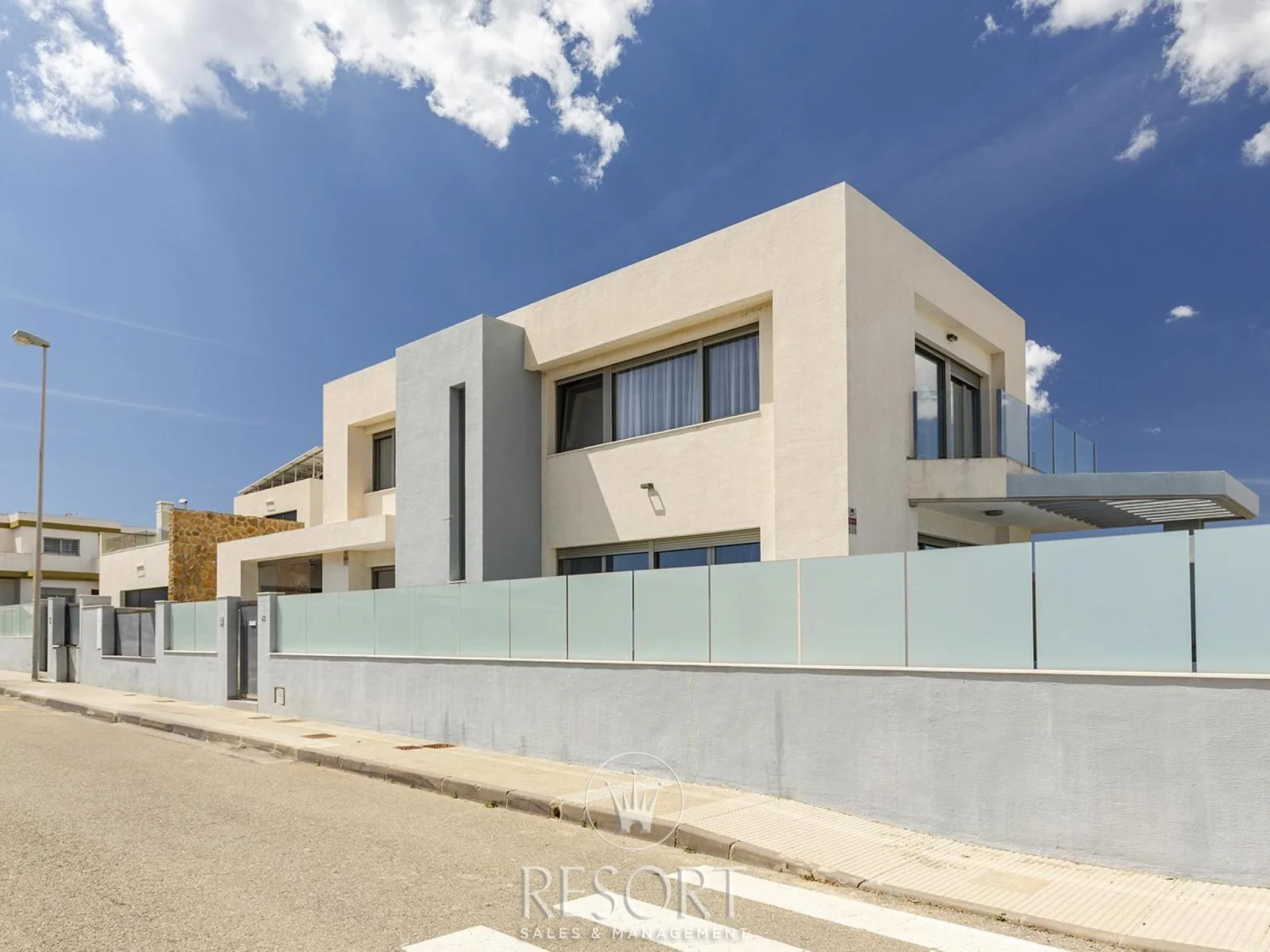 Los belones villa for sale 680a5377f0f78