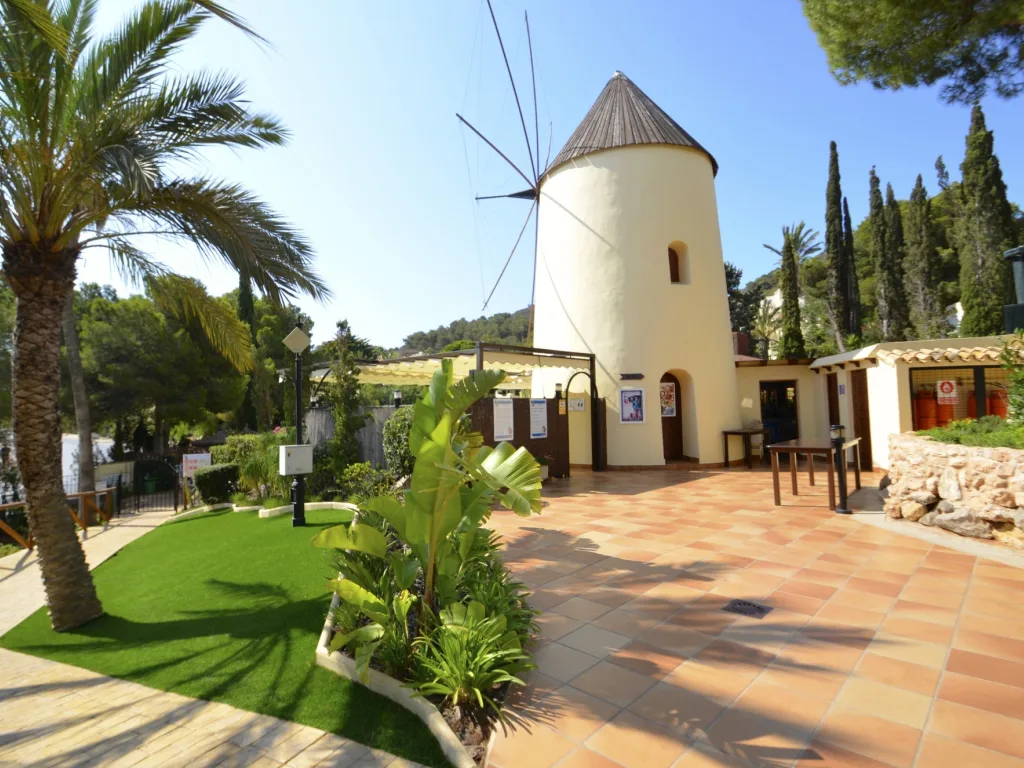 Los Molinos Pool Bar
