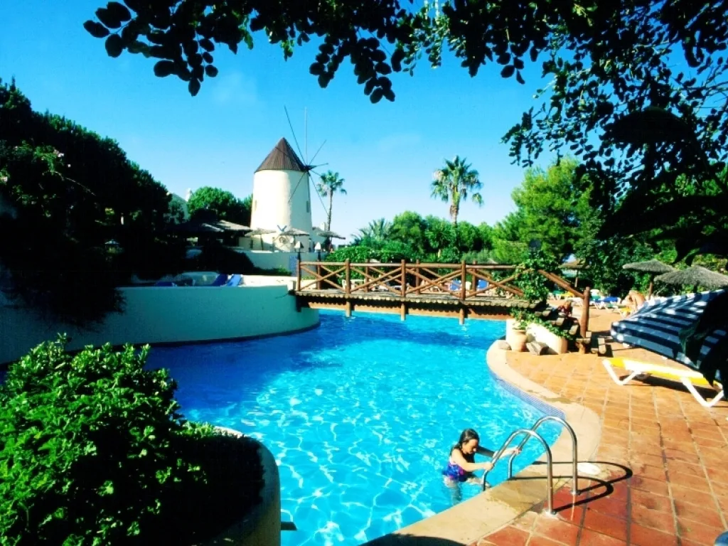 Los Molinos Pool