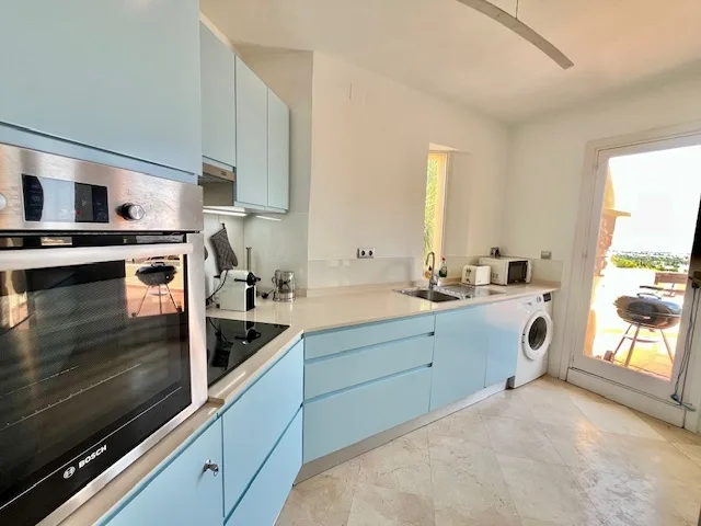 LM107 Kitchen