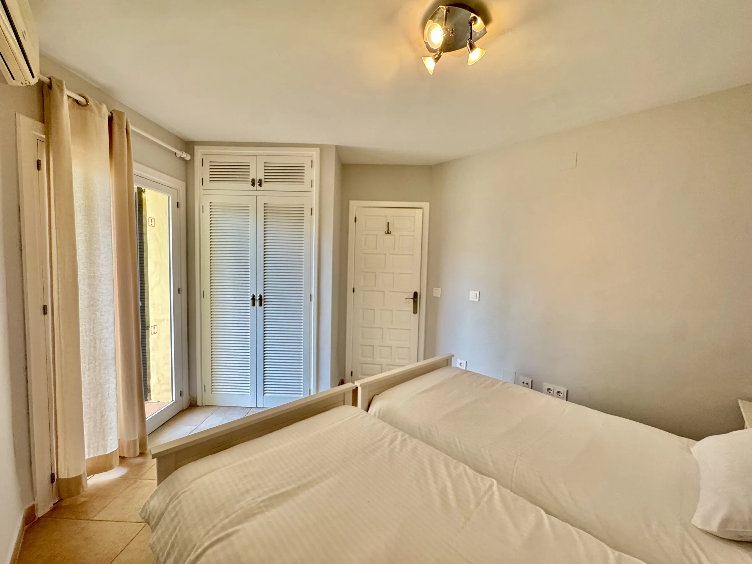 LM28 Bedroom 2 b